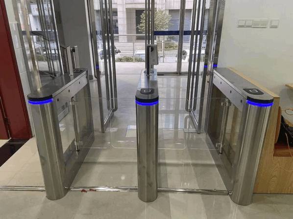 Tourniquets piétonniers multifacteurs à grande vitesse pour passages d'entreprise sécurisés