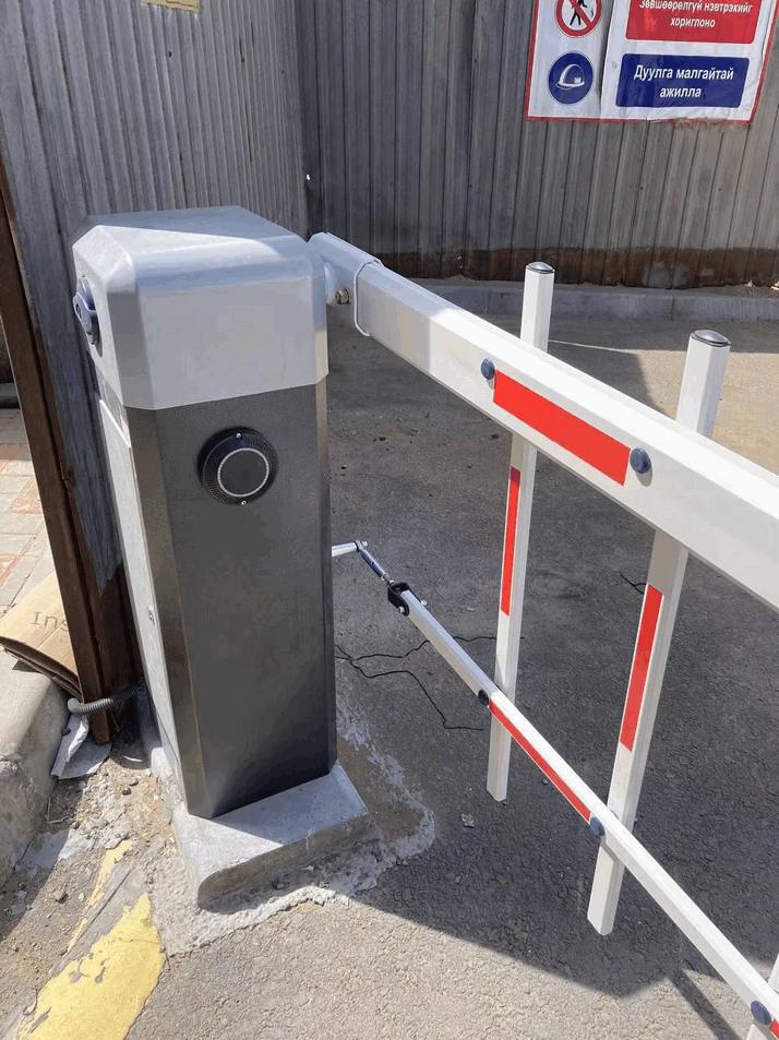 Capteur radar anti-impact automatique pour contrôle d'accès et sécurité des barrières