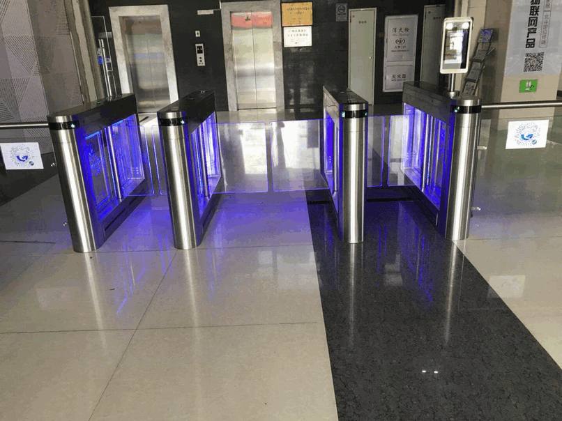 Tourniquets piétonniers multifacteurs à grande vitesse pour passages d'entreprise sécurisés